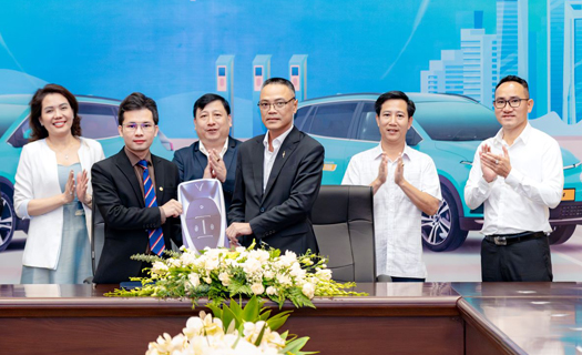 Hợp tác xã vận tải Thanh Hà thuê 250 xe ô tô điện Vinfast từ GSM